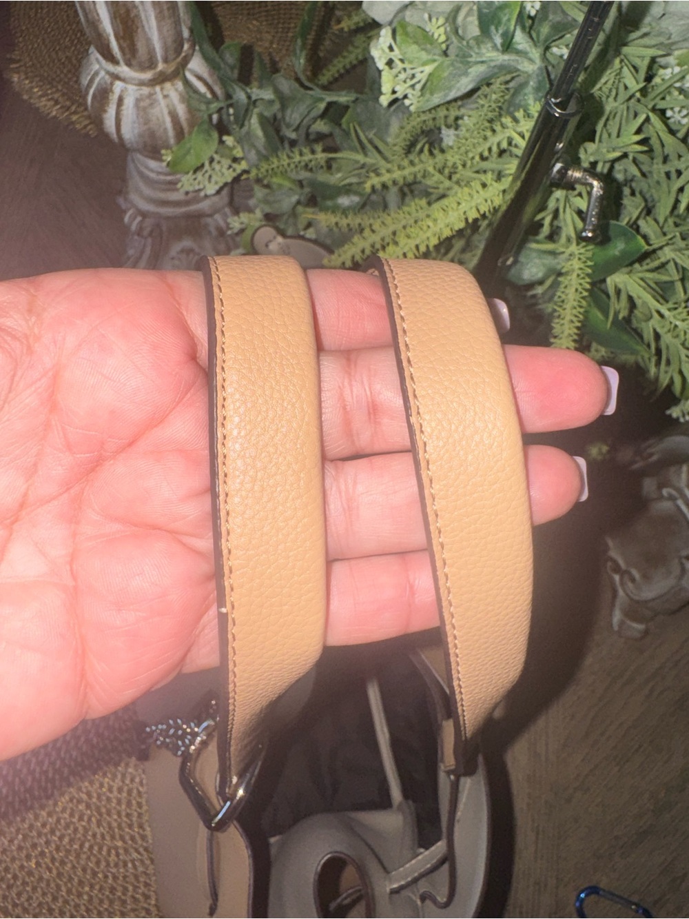 NWOT DKNY Pebbled Leather Tote in Beige with Statement Piece Bag Charm - Picture 6 of 9